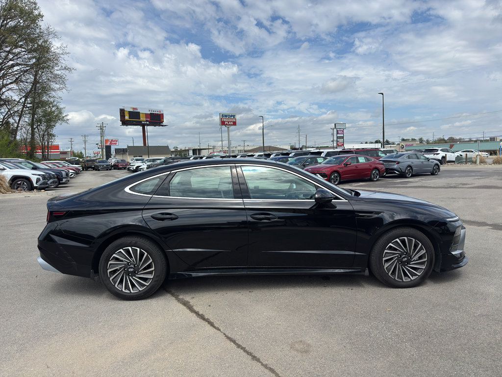 Used 2025 Hyundai Sonata Limited image 4