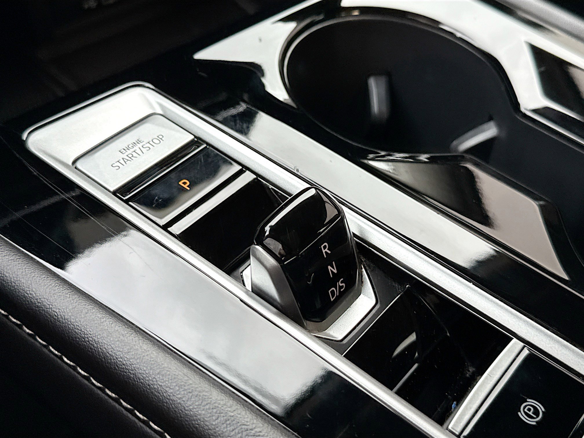 Used 2024 Volkswagen Atlas SEL Premium R-Line image 30