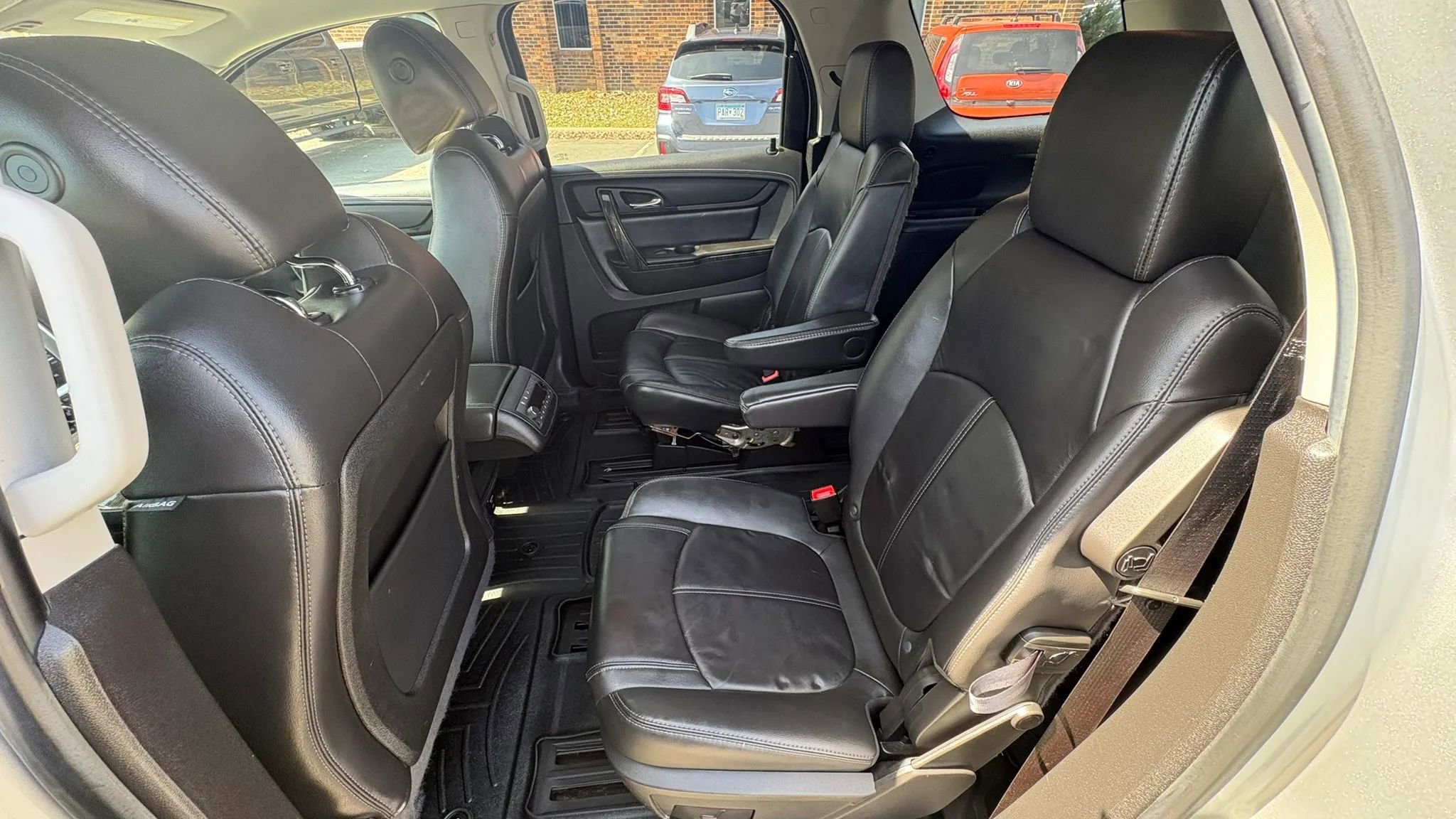 Used 2016 GMC Acadia SLT image 24