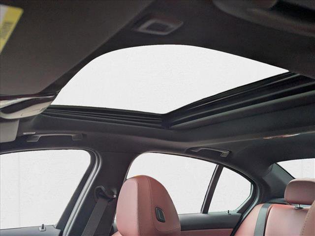 Used 2025 BMW 330i xDrive Sedan w/ Premium Package image 17