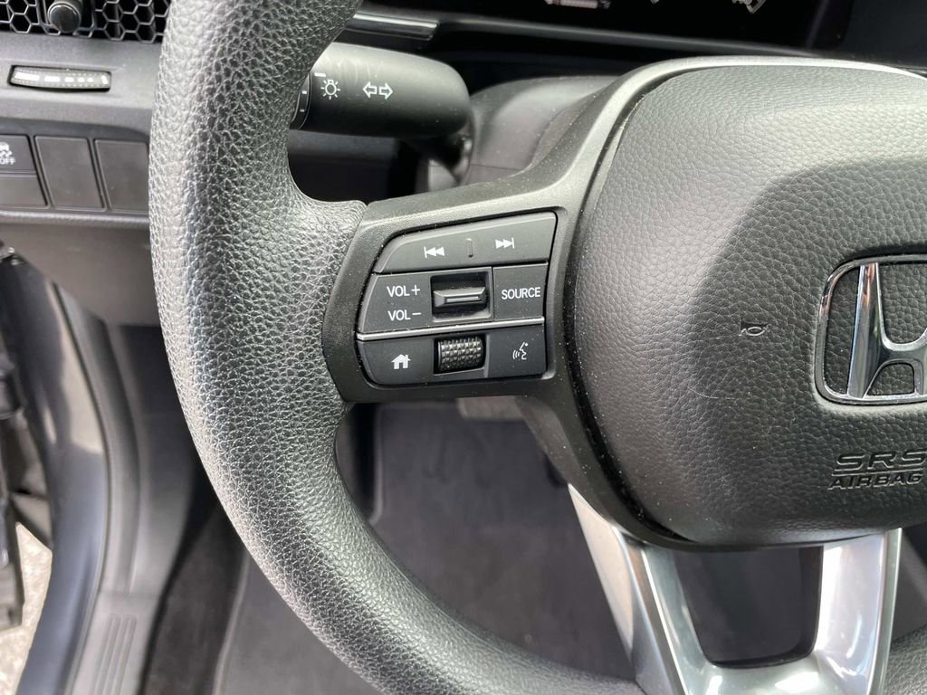 Used 2025 Honda CR-V LX image 17