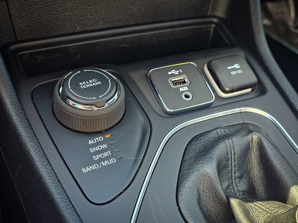 Certified 2022 Jeep Cherokee Latitude Lux AWD/4WD image 26