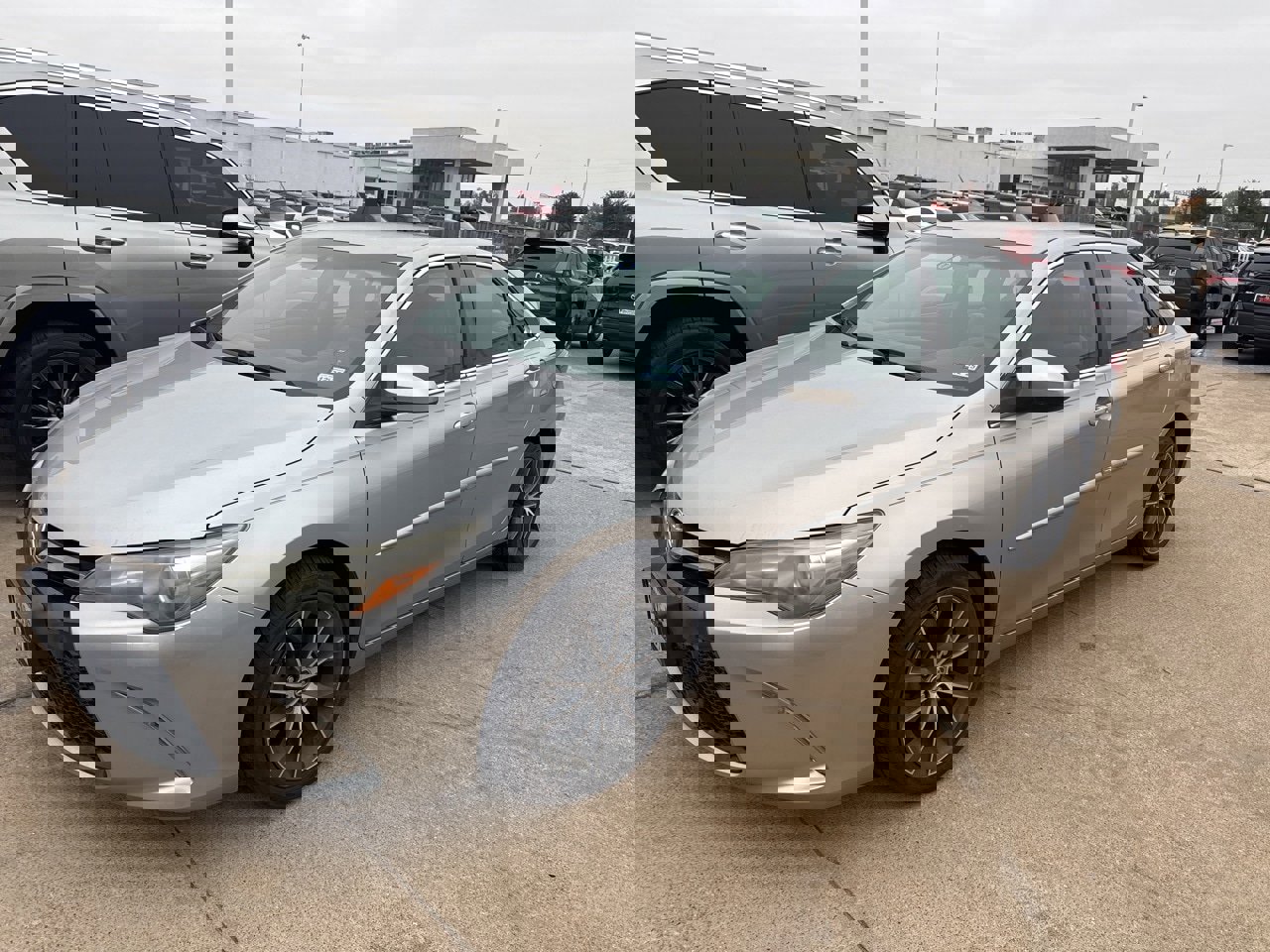 Used 2016 Toyota Camry XSE image 1