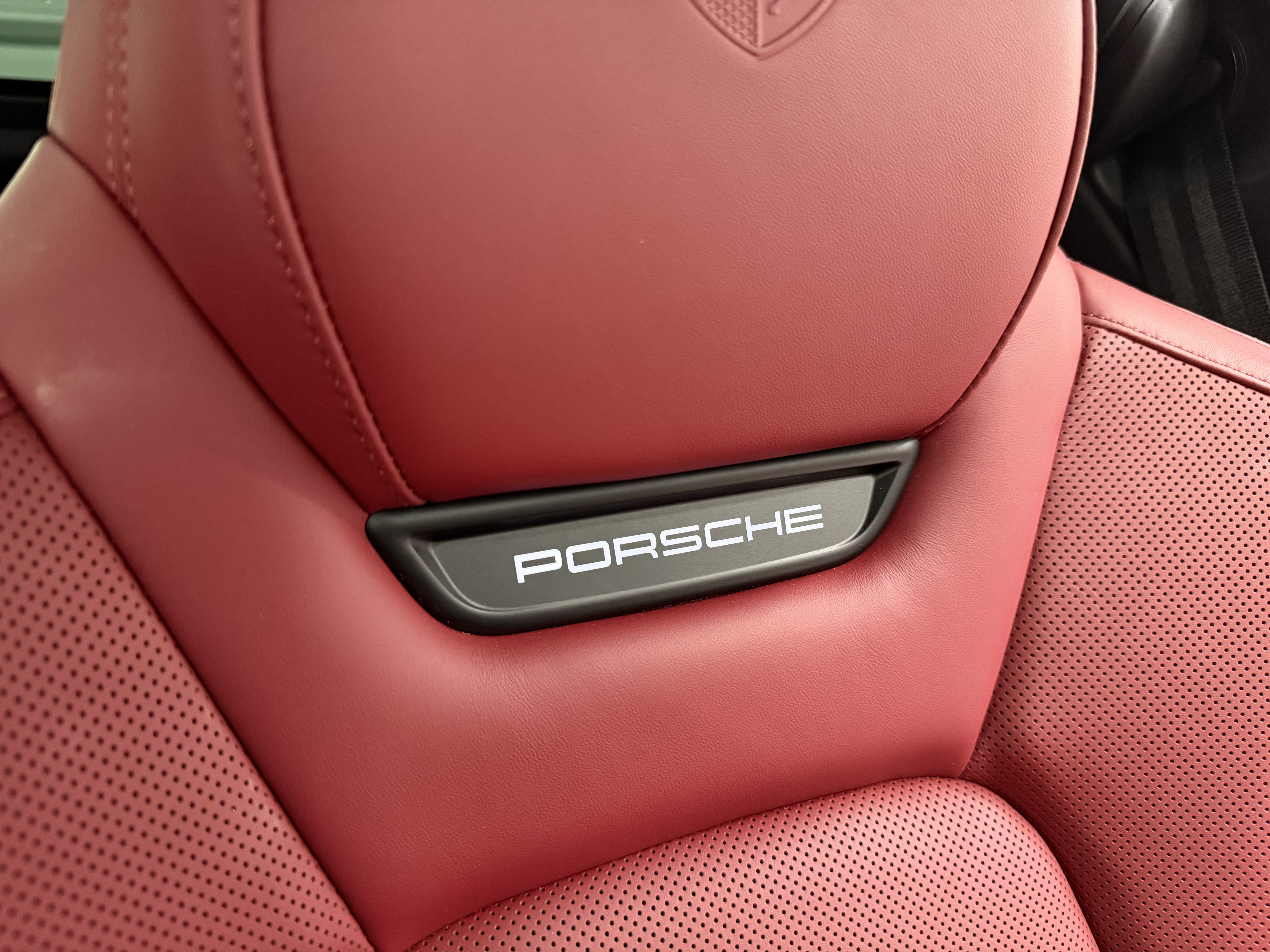 Used 2025 Porsche Macan 4S Electric AWD/4WD image 37