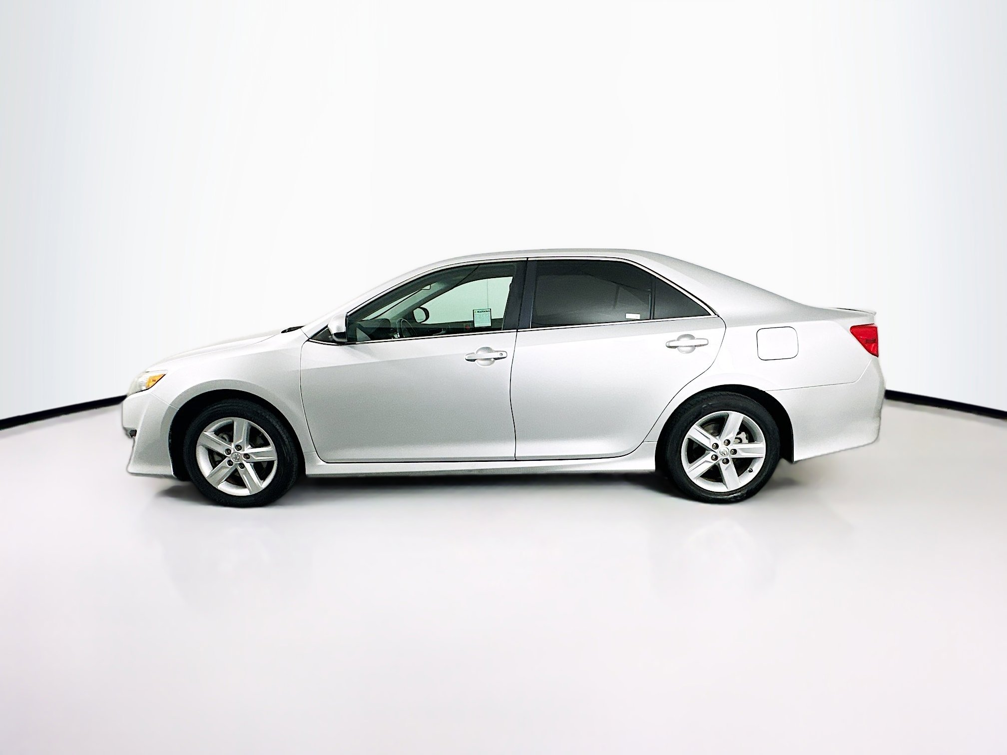 Used 2014 Toyota Camry SE image 4
