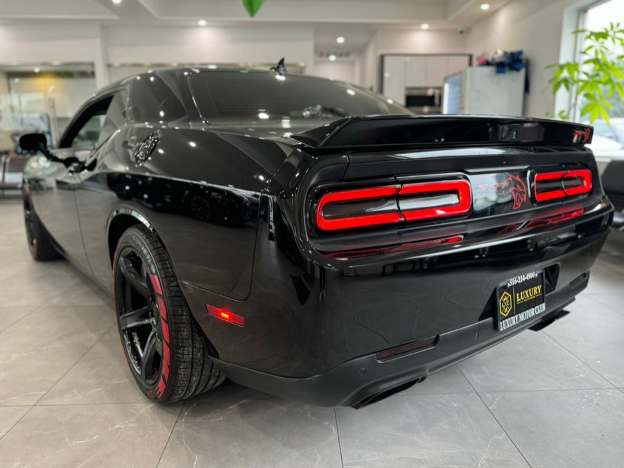 Used 2020 Dodge Challenger SRT Hellcat RWD image 4