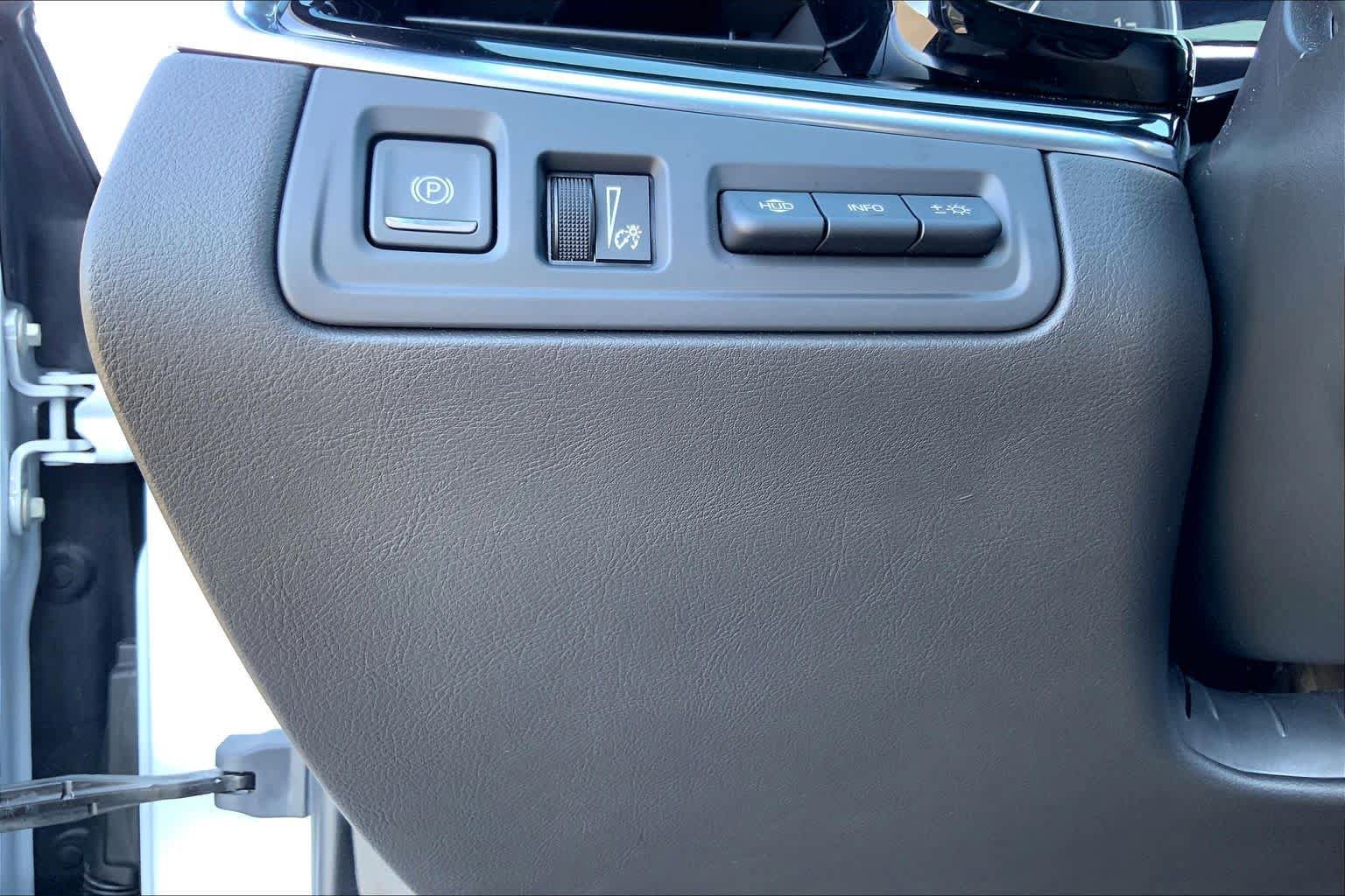 Used 2025 Cadillac XT6 Sport w/ Technology Package AWD/4WD image 33