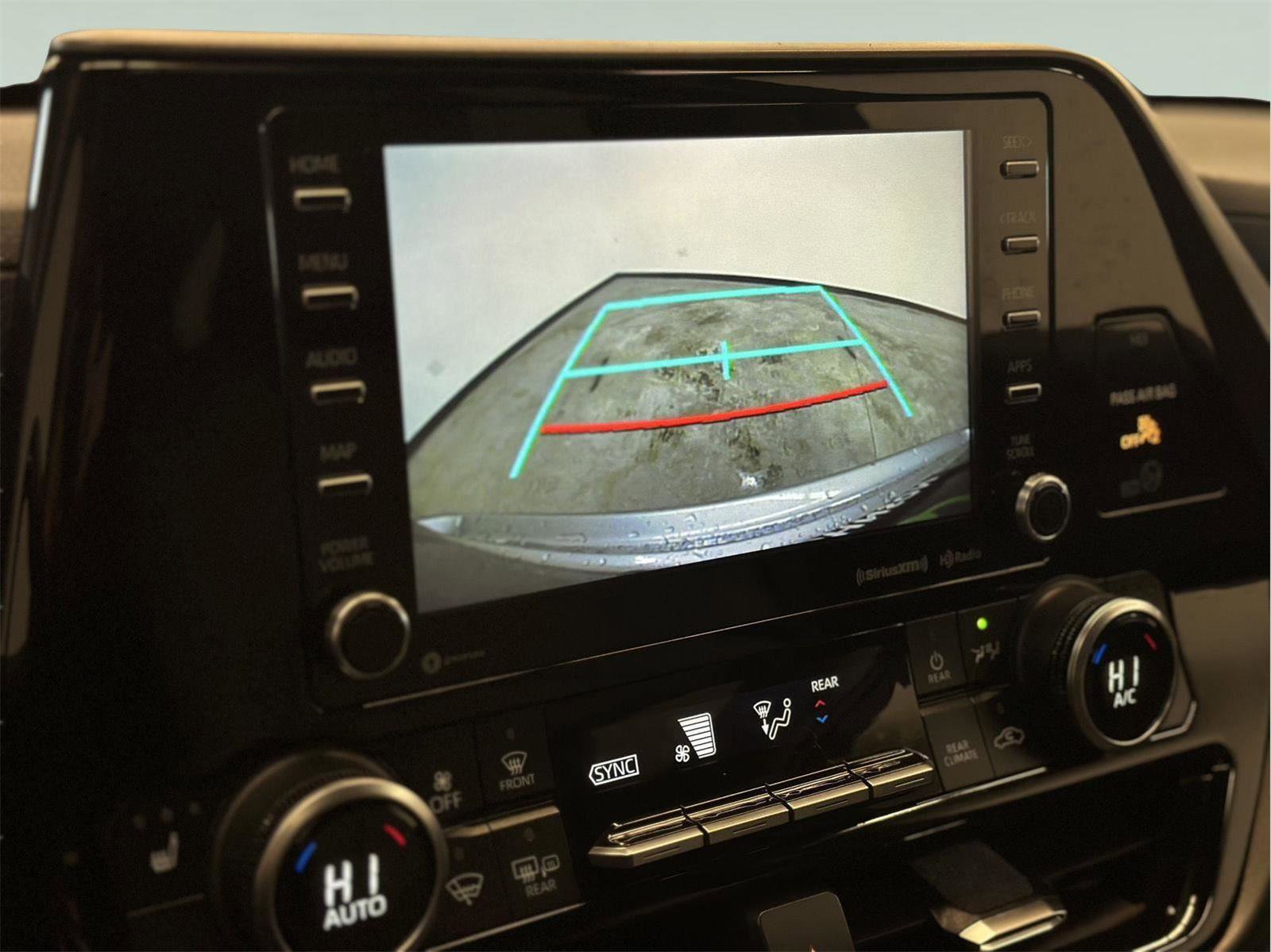 Used 2021 Toyota Highlander XLE image 41