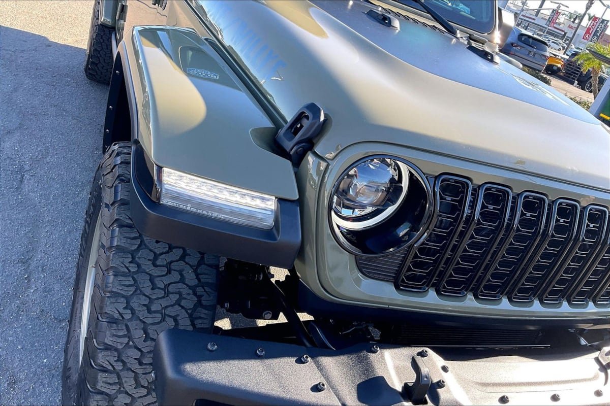 Used 2025 Jeep Wrangler Unlimited Sport S 4xe AWD/4WD image 25