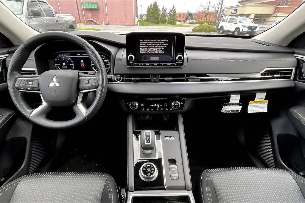 New 2025 Mitsubishi Outlander ES image 5