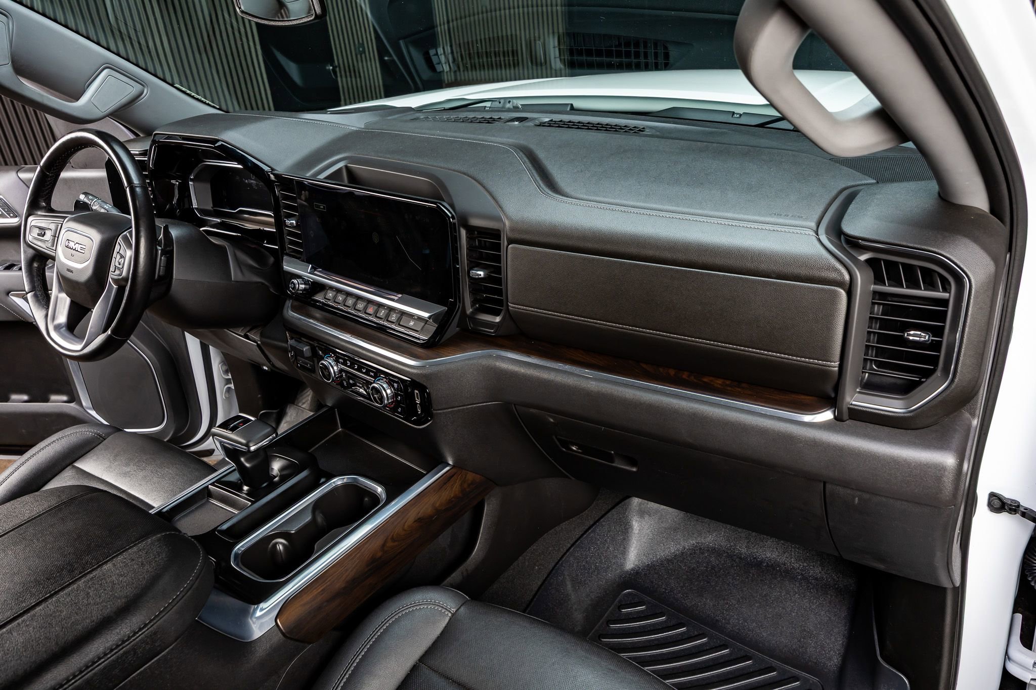 Used 2023 GMC Sierra 1500 SLT AWD/4WD image 18
