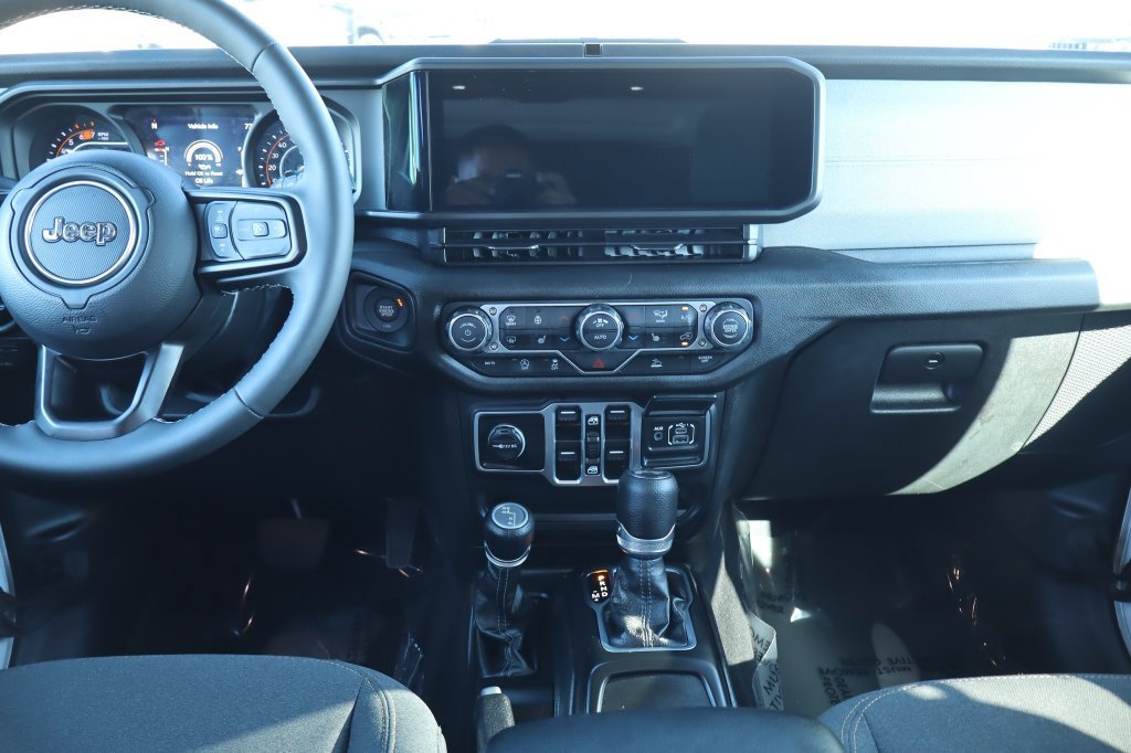 Used 2025 Jeep Wrangler Unlimited Sport AWD/4WD image 28