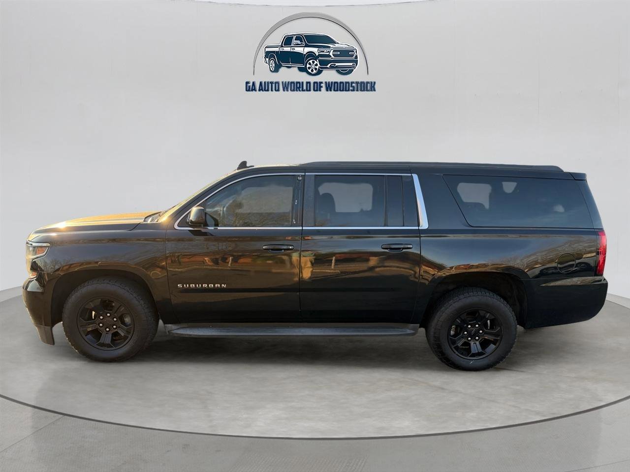Used 2016 Chevrolet Suburban LT RWD image 4