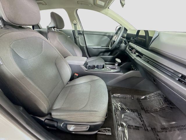 Used 2025 Kia K4 FWD image 25