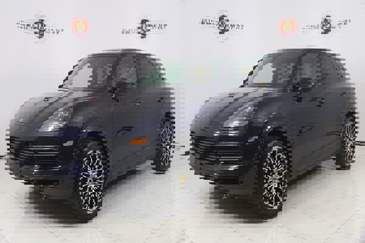 Used 2022 Porsche Cayenne Platinum Edition w/ Premium Package Plus image 47