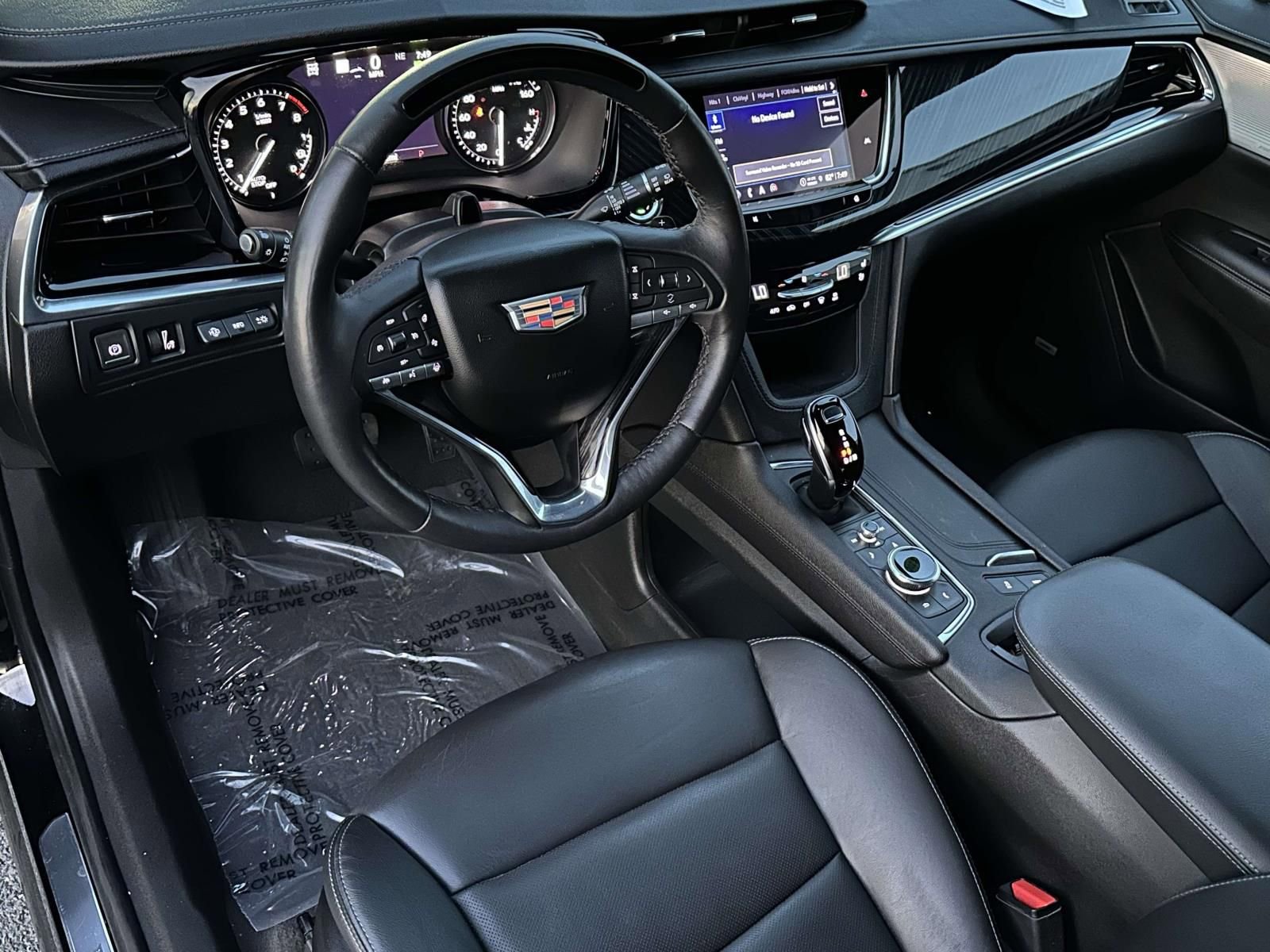 Used 2023 Cadillac XT6 Premium Luxury w/ Technology Package image 9