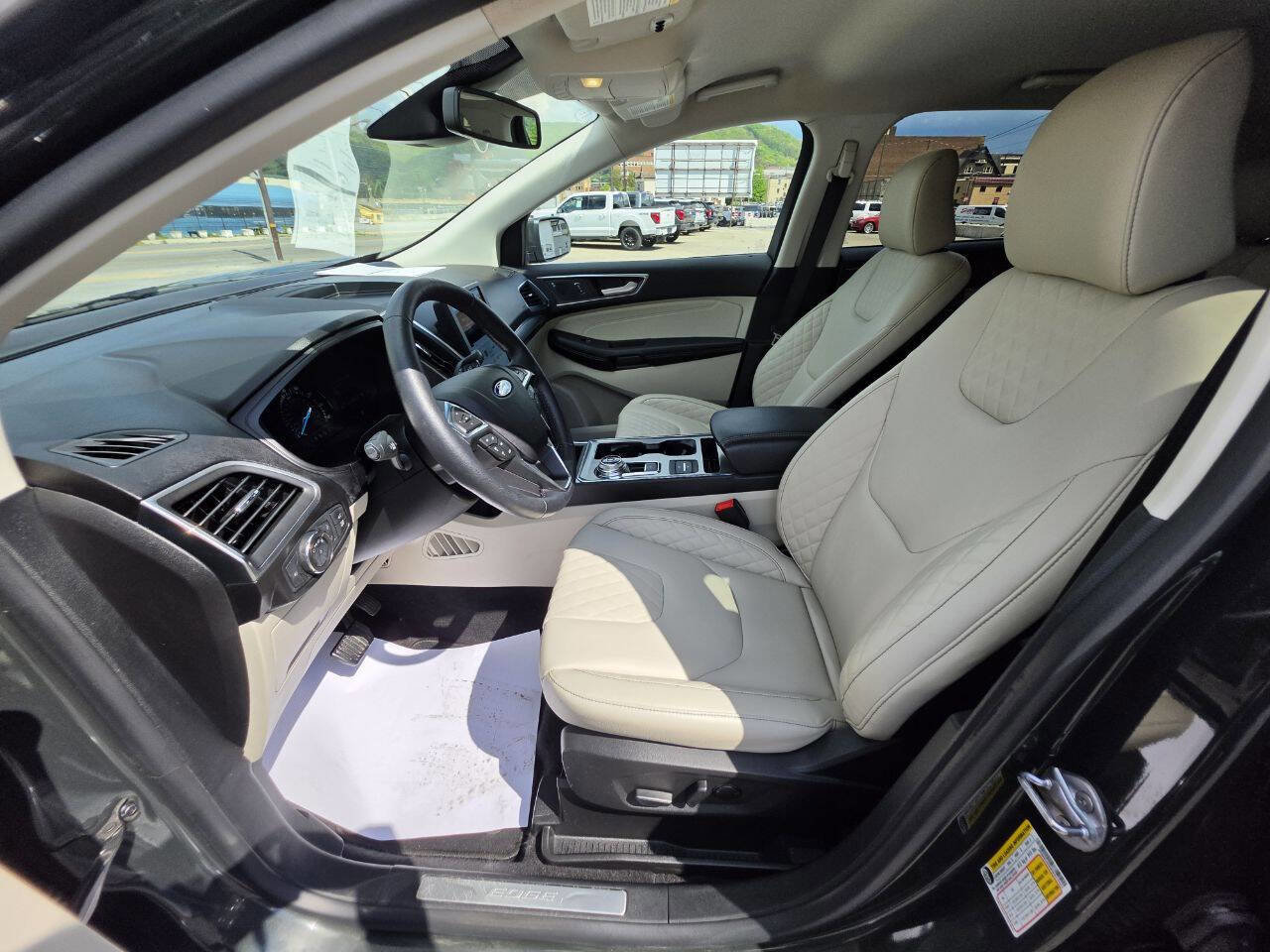 Used 2023 Ford Edge Titanium AWD/4WD image 18