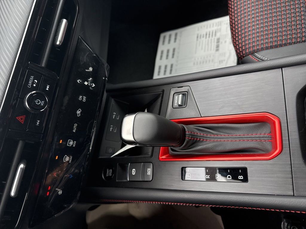 New 2026 Nissan Kicks SR w/ Cold Weather Package image 15