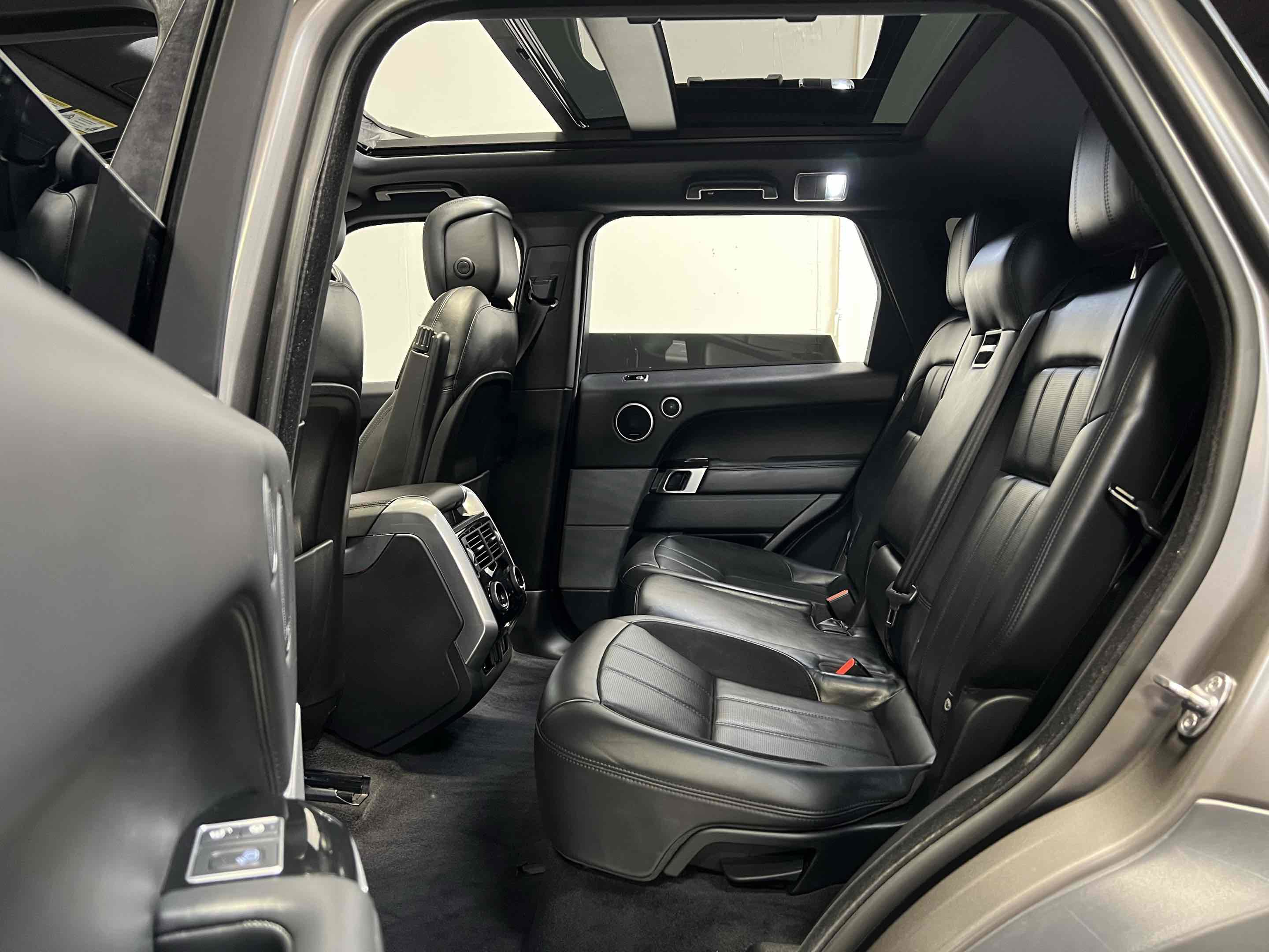 Used 2020 Land Rover Range Rover Sport HST image 5