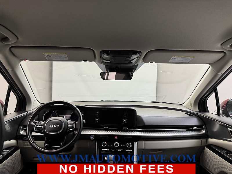 Used 2024 Kia Carnival LX image 11