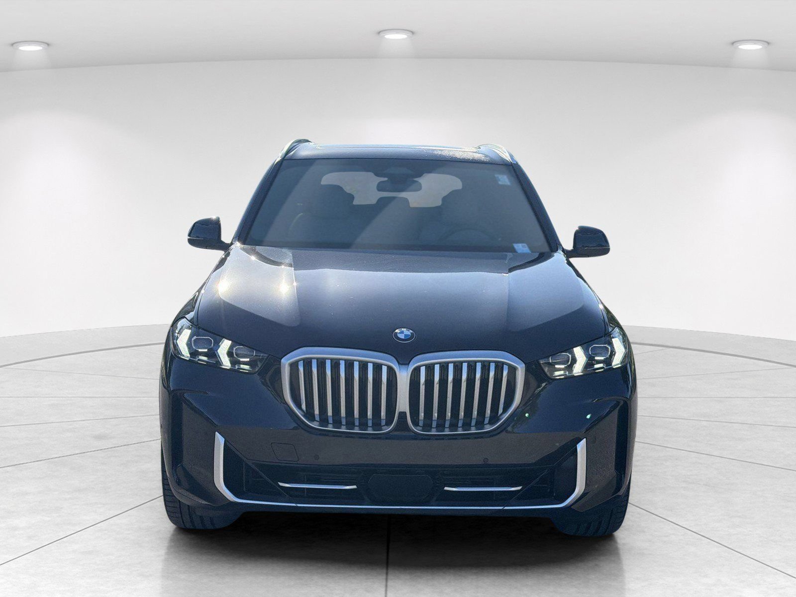 Certified 2025 BMW X5 sDrive40i w/ Premium Package RWD image 2