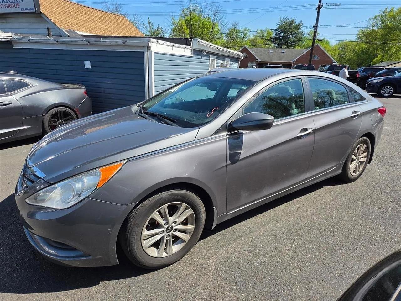 Used 2013 Hyundai Sonata GLS FWD image 2