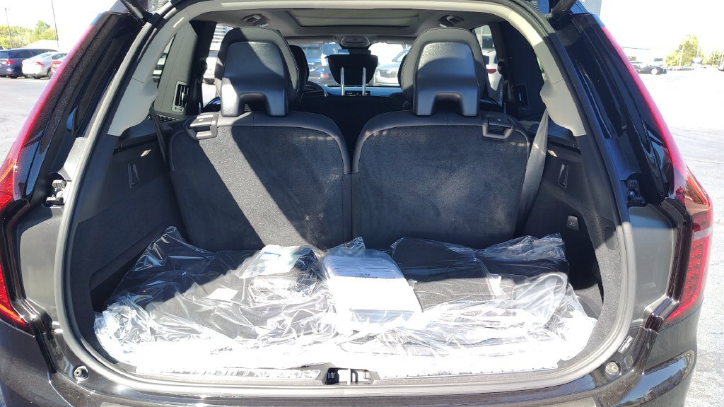 New 2026 Volvo XC90 B6 Plus w/ Protection Package Premier AWD/4WD image 35