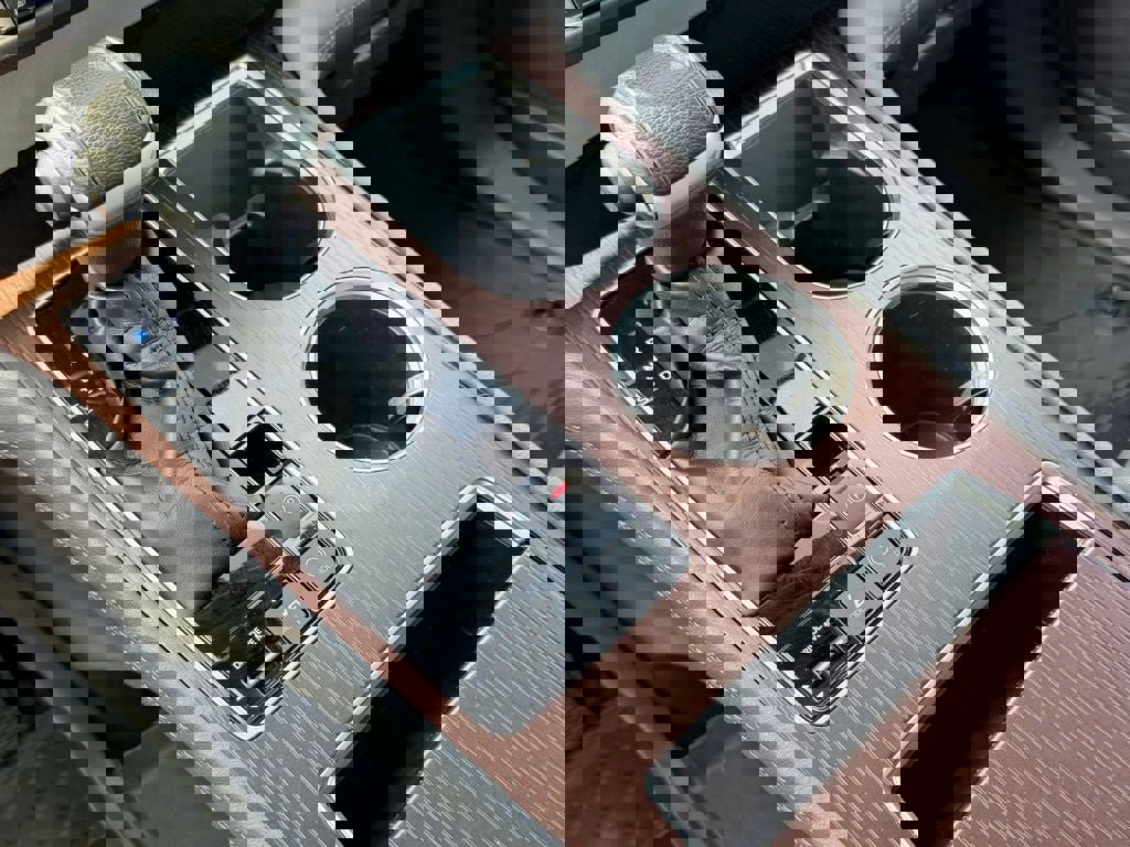 Used 2023 Toyota Sienna XLE image 32