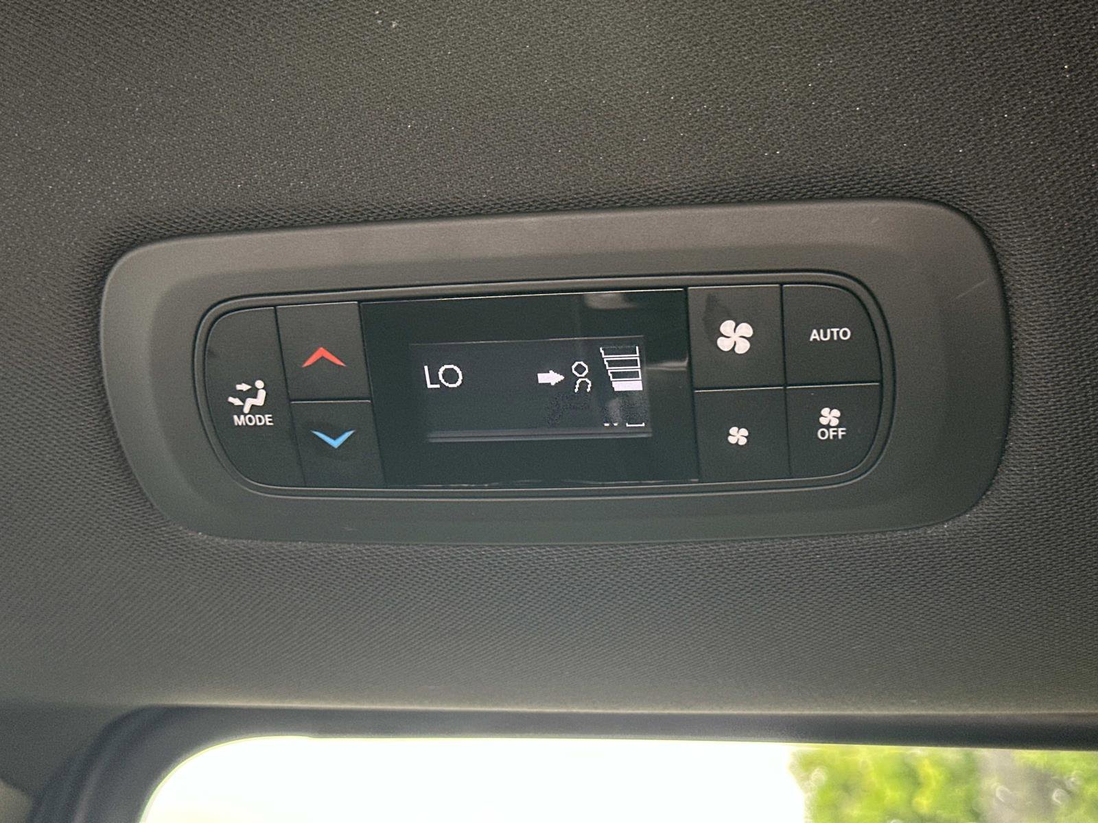 Used 2022 Chrysler Pacifica Touring-L w/ Uconnect Theater Family Group image 21