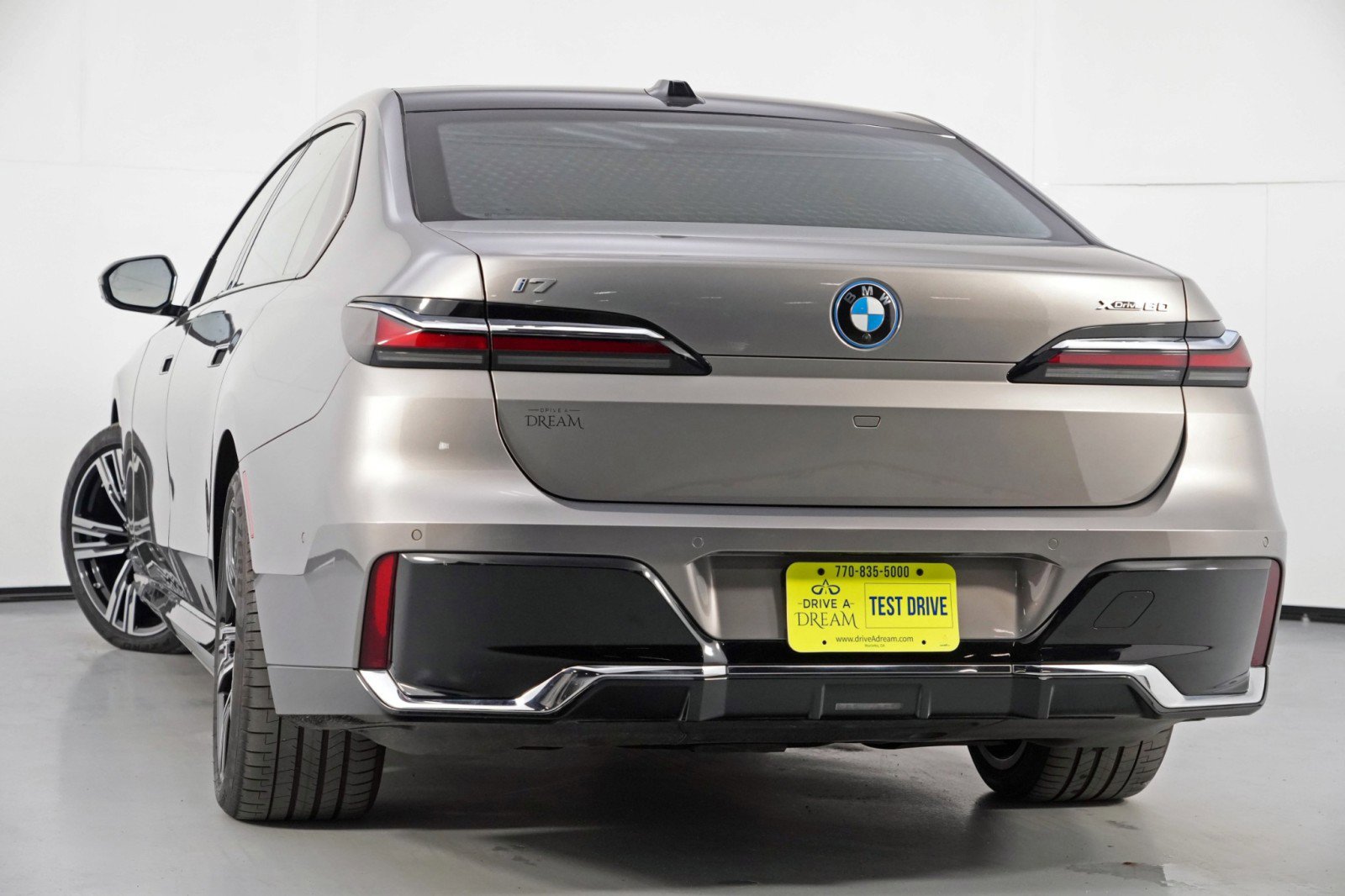 Used 2023 BMW i7 xDrive60 image 5