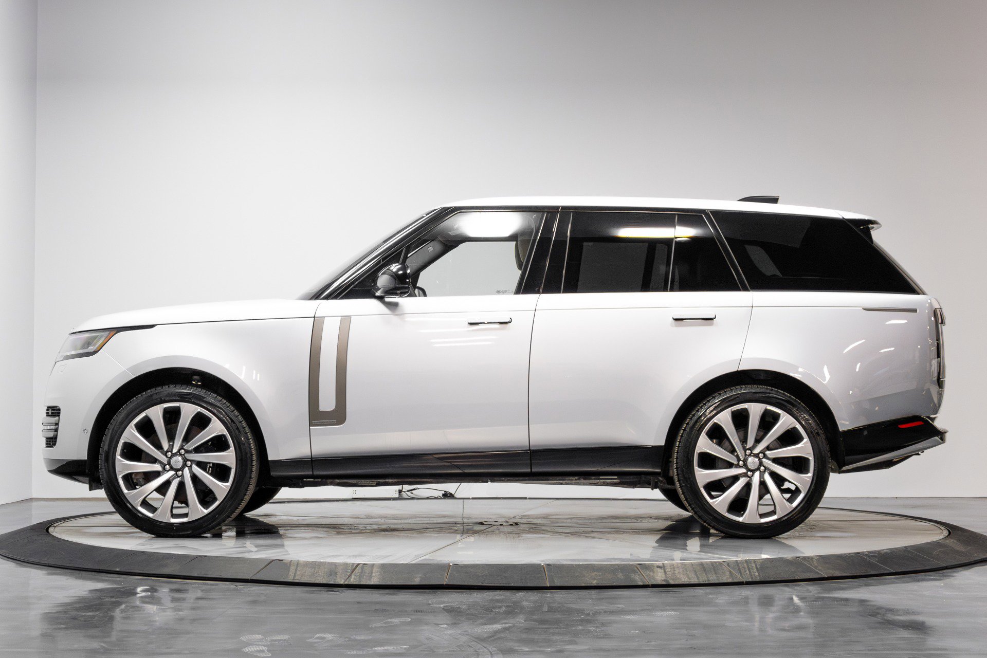 Used 2023 Land Rover Range Rover Autobiography image 39