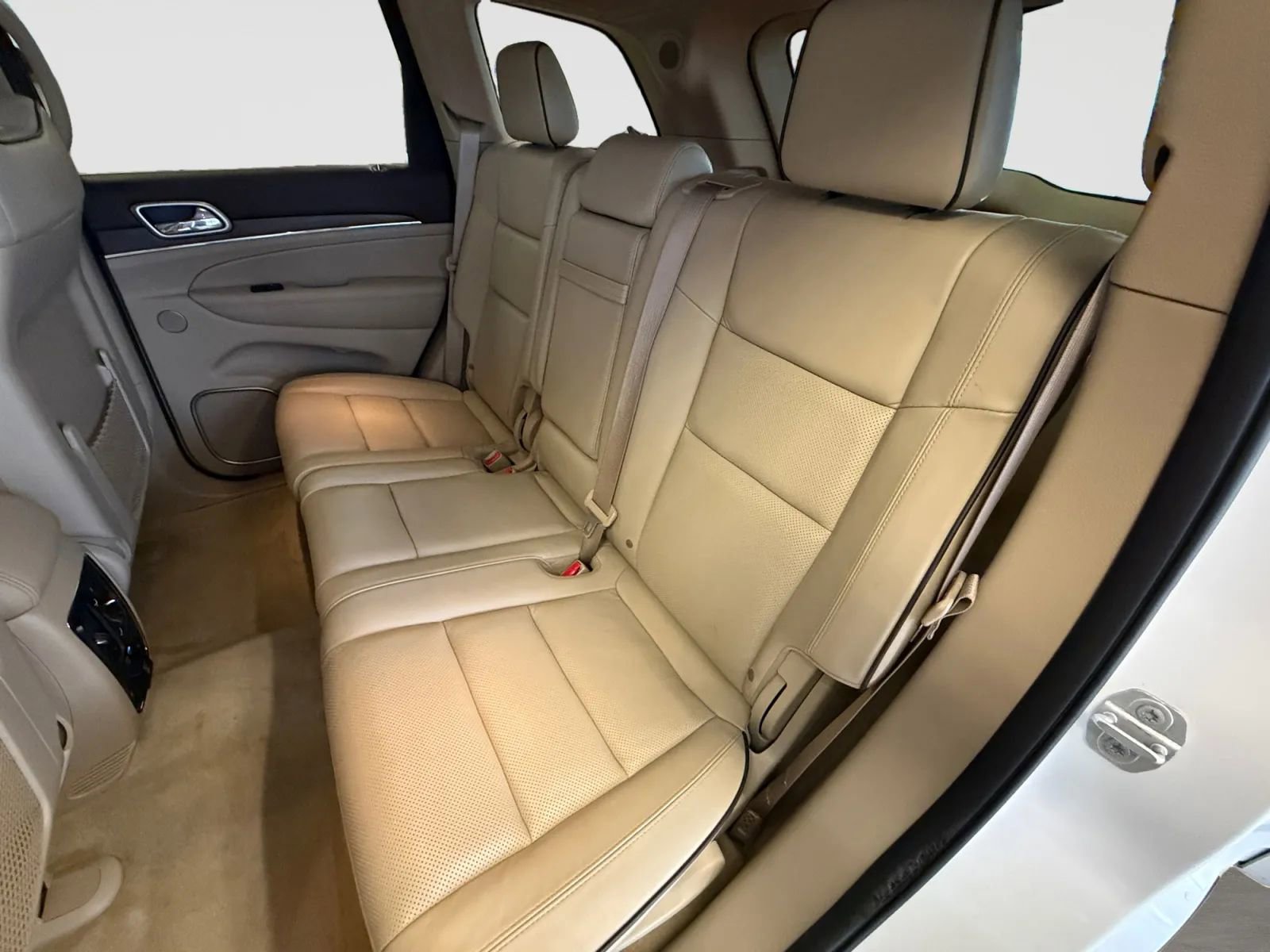 Used 2016 Jeep Grand Cherokee Overland w/ Advanced Technology Group AWD/4WD image 52