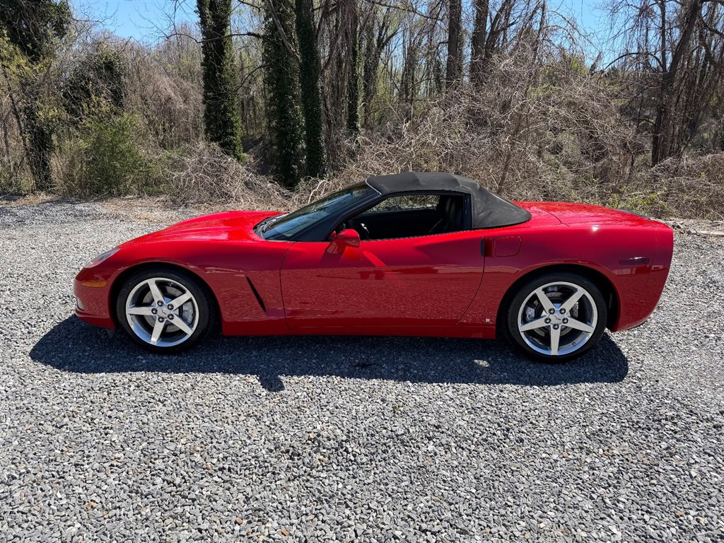 Used 2006 Chevrolet Corvette Convertible w/ Preferred Equipment Group image 2