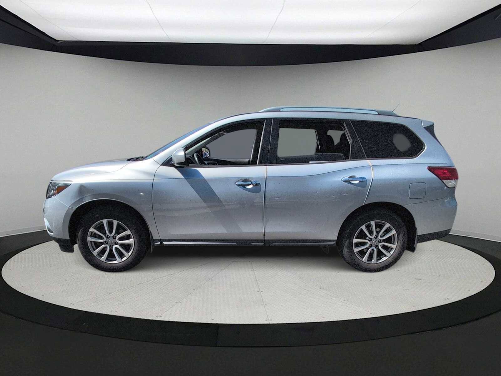 Used 2014 Nissan Pathfinder SV image 5