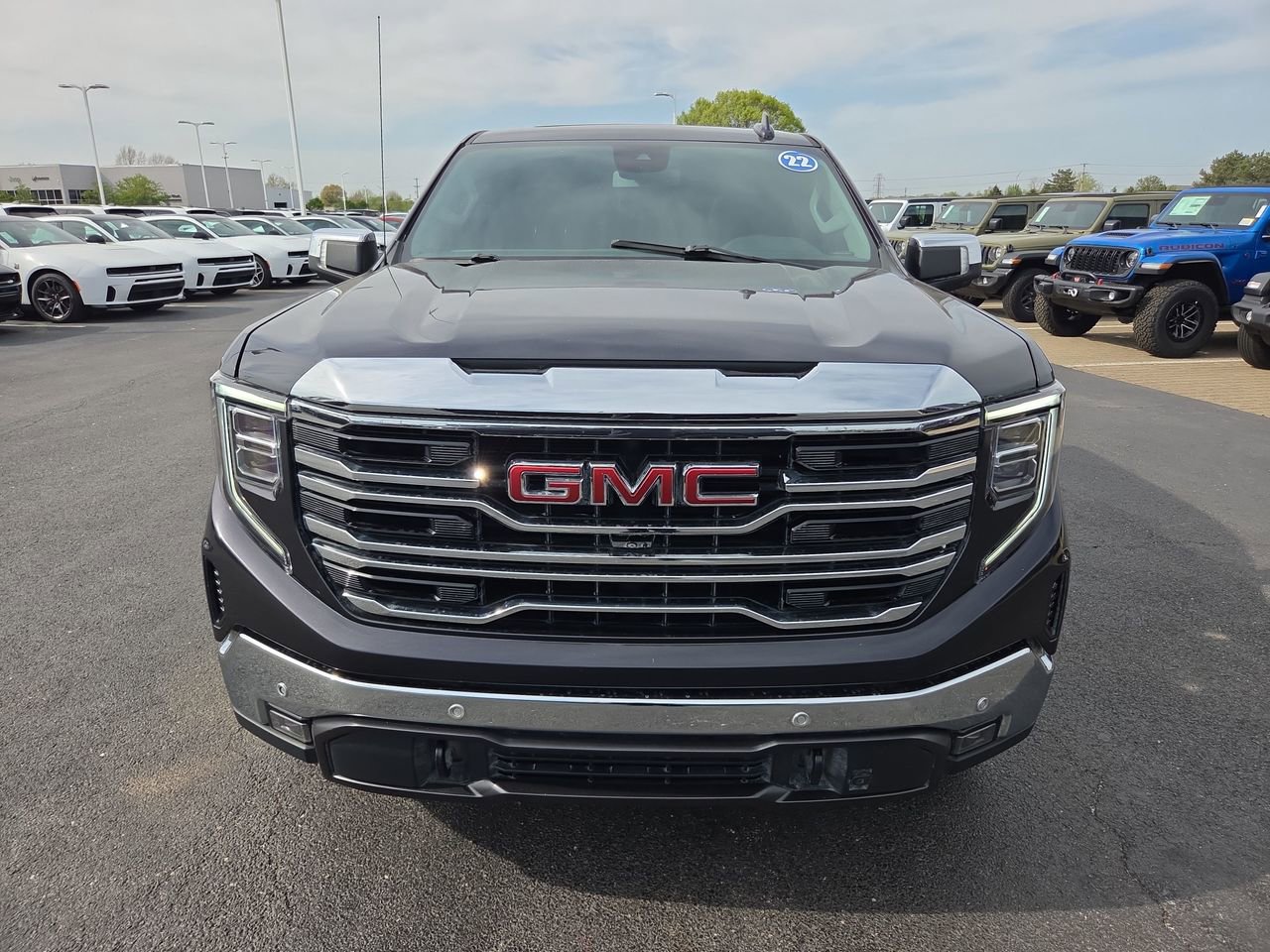 Used 2022 GMC Sierra 1500 SLT w/ SLT Premium Plus Package AWD/4WD image 2