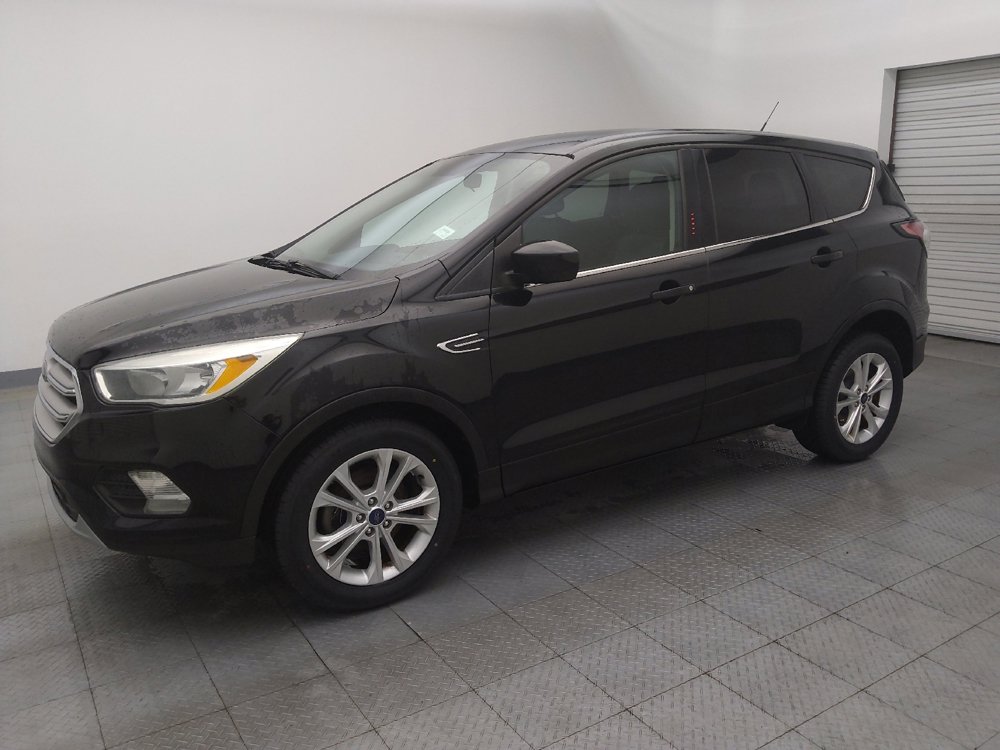 Used 2017 Ford Escape SE image 2