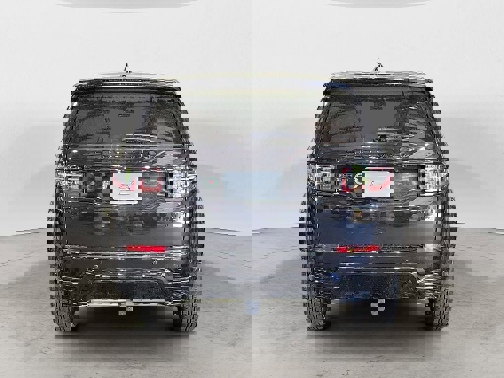 New 2025 Land Rover Discovery Sport Dynamic SE image 4