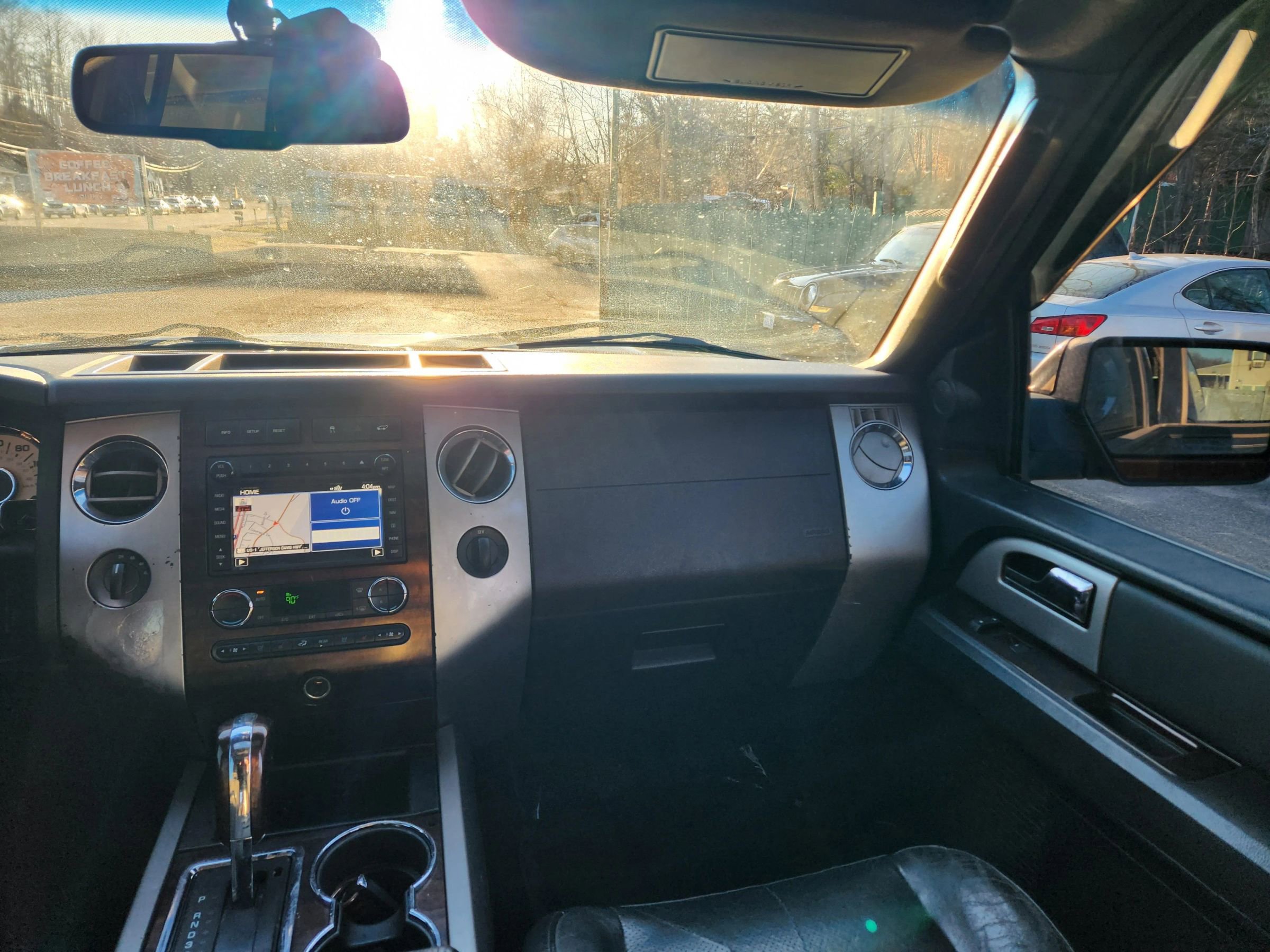 Used 2010 Ford Expedition Limited image 35