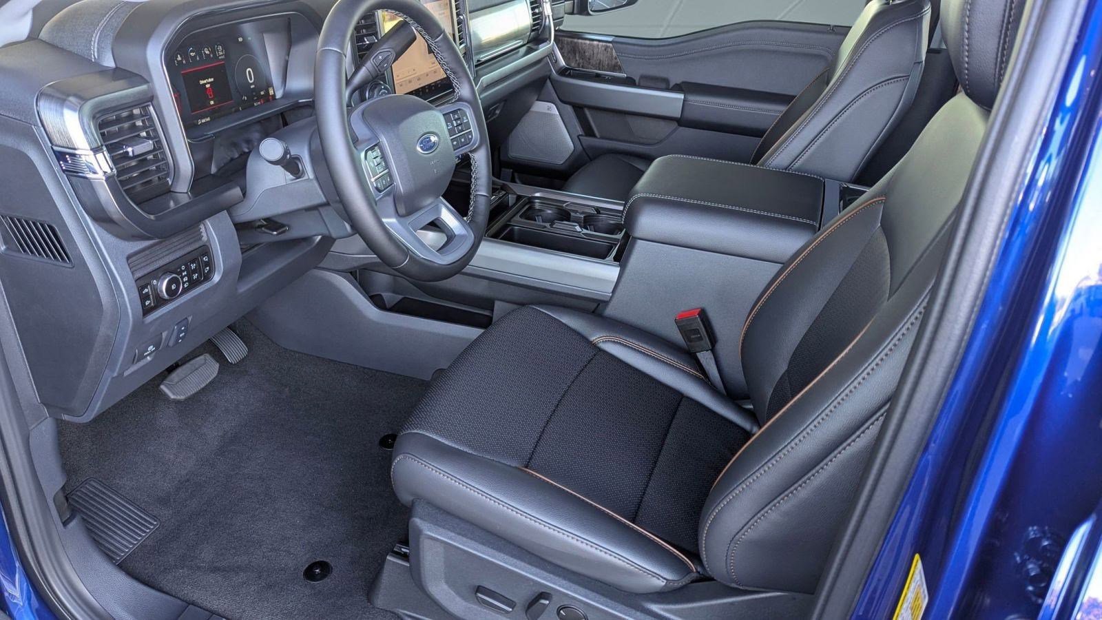 New 2026 Ford F250 Lariat w/ Black Appearance Package image 4