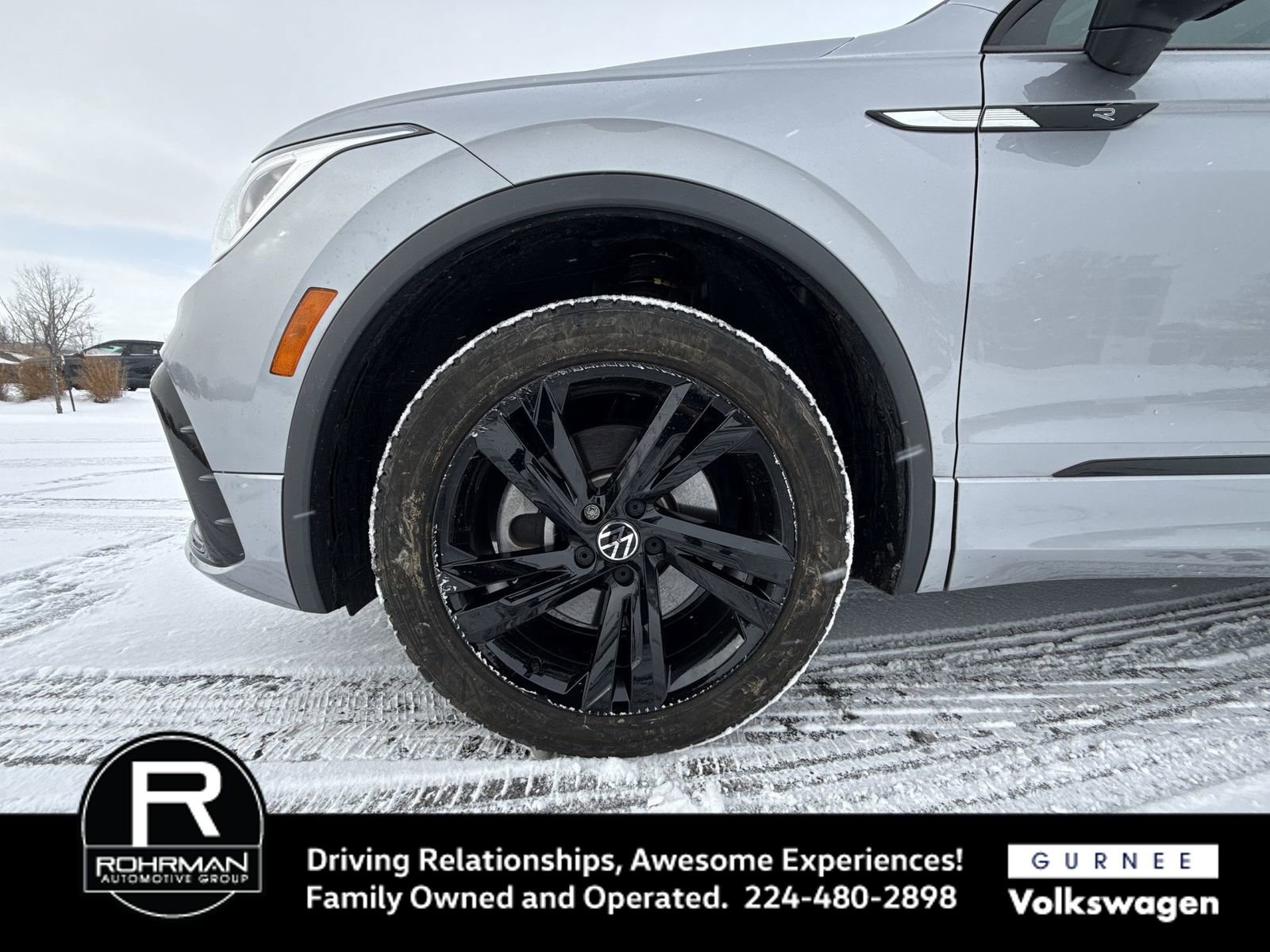 Used 2023 Volkswagen Tiguan SE R-Line image 7