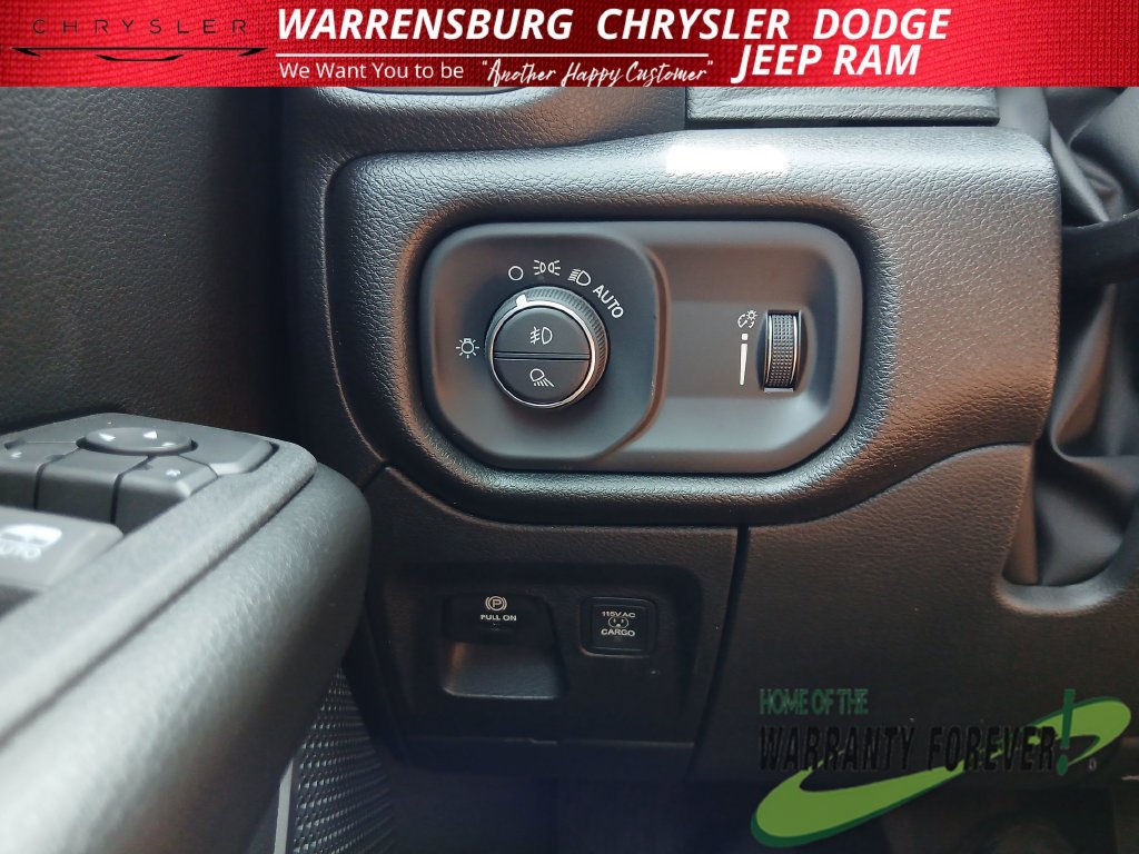 New 2026 RAM 1500 Express AWD/4WD image 32