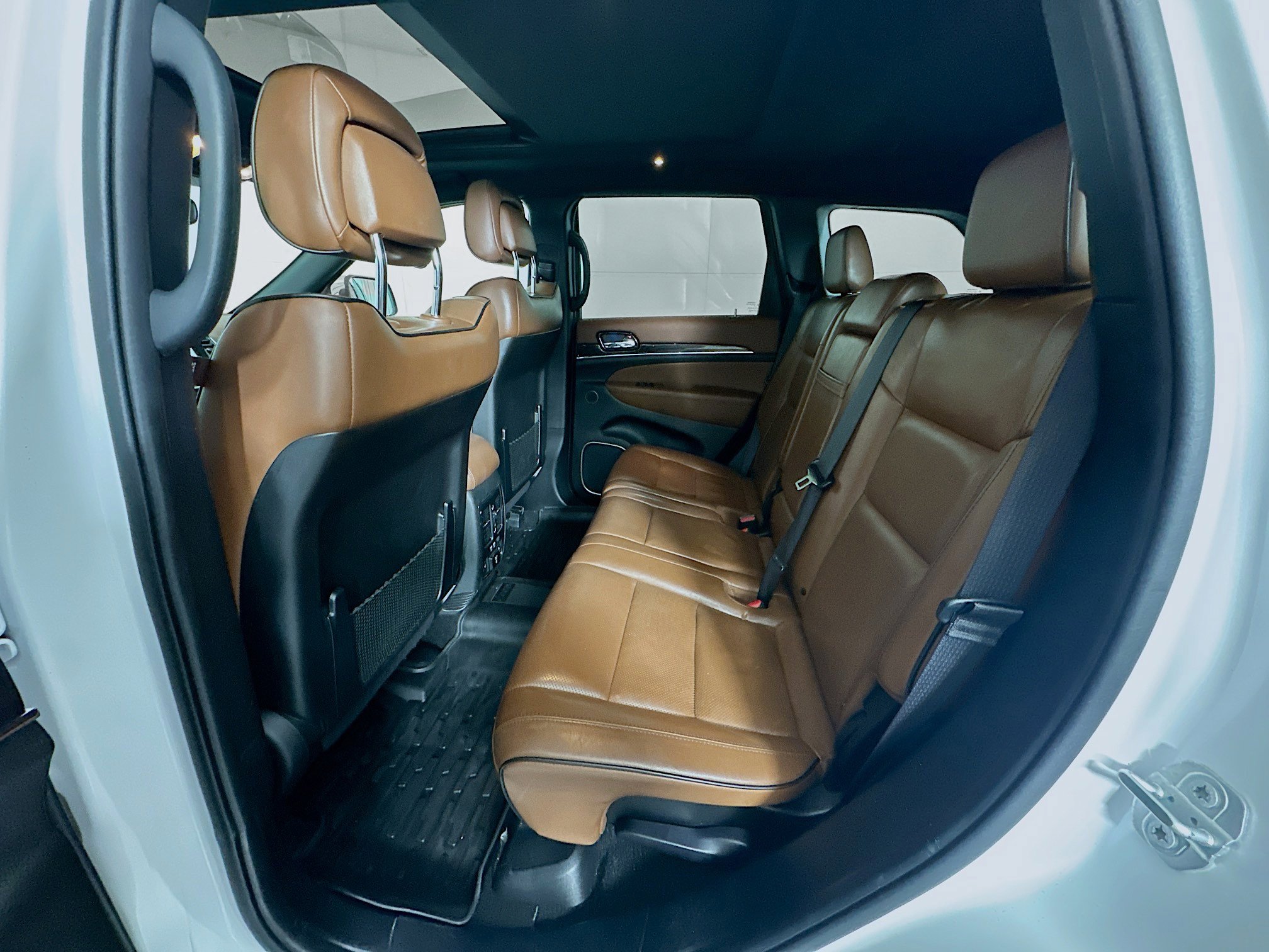 Used 2021 Jeep Grand Cherokee Overland AWD/4WD image 30