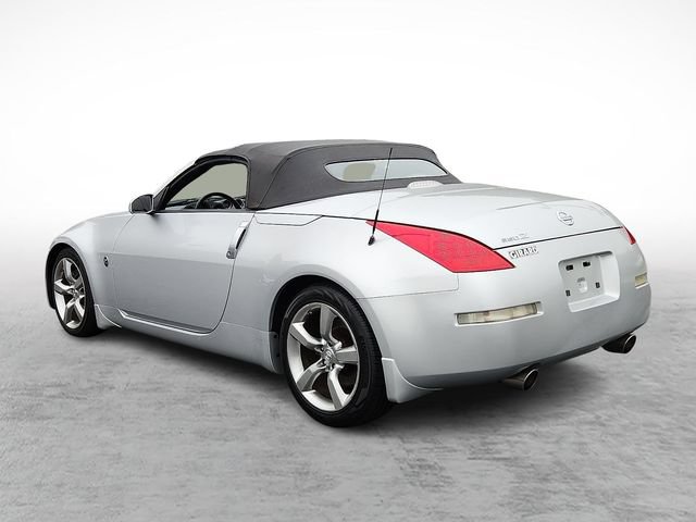 Used 2006 Nissan 350Z Touring RWD image 4