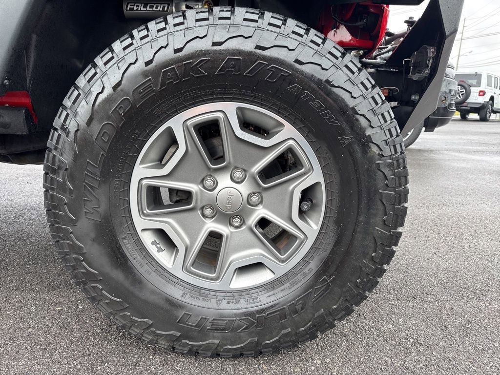 Used 2016 Jeep Wrangler Unlimited Rubicon w/ Connectivity Group image 24