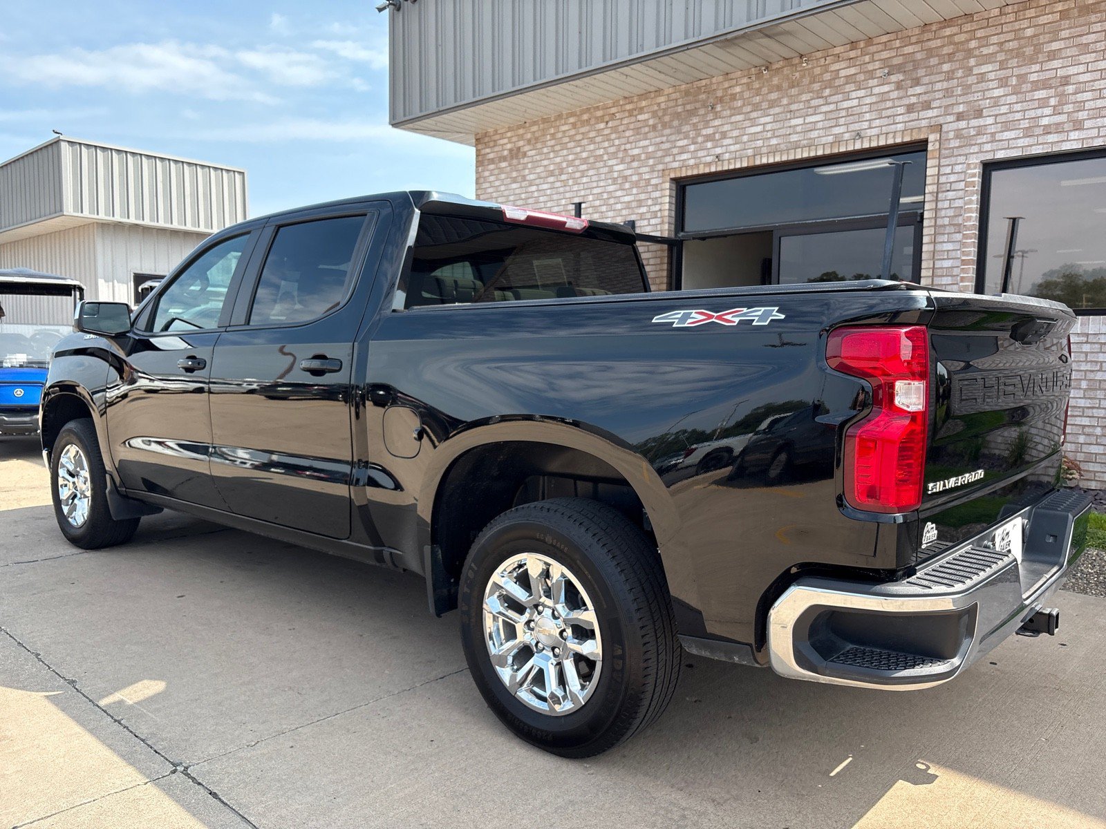 Used 2022 Chevrolet Silverado 1500 LT AWD/4WD image 10
