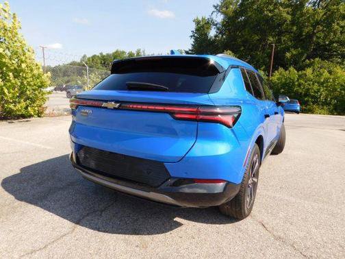 Used 2024 Chevrolet Equinox EV LT FWD image 2