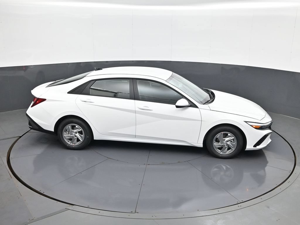 New 2026 Hyundai Elantra SE FWD image 16