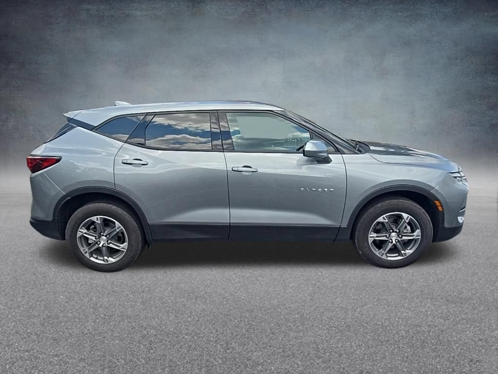 Used 2025 Chevrolet Blazer LT AWD/4WD image 9