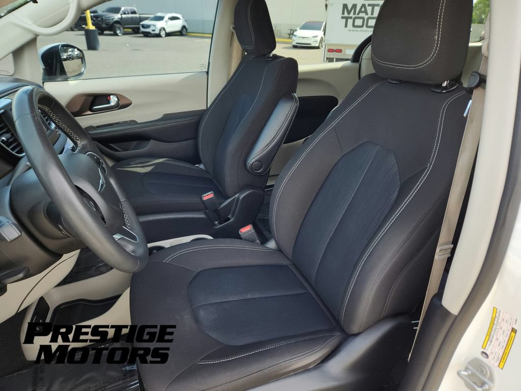 Used 2022 Chrysler Voyager LX FWD image 21