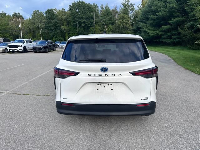 Used 2021 Toyota Sienna LE AWD/4WD image 4